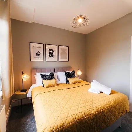 Stylish & Well Equipped Modern *