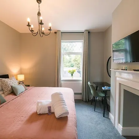 Stylish & Well Equipped Modern Apartment *