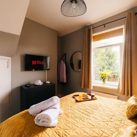 Apartment Stylish & Well Equipped Modern