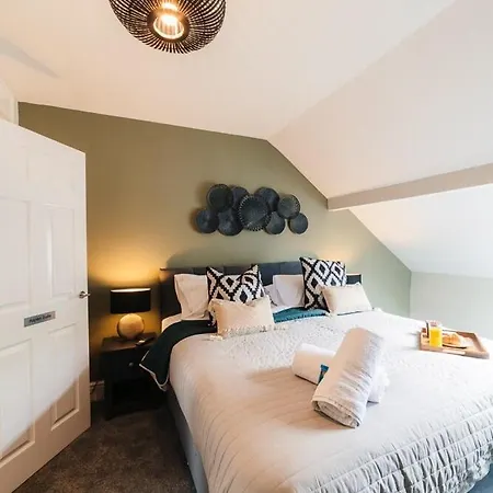 Stylish & Well Equipped Modern Birmingham