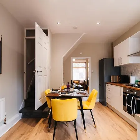 Apartment Stylish & Well Equipped Modern